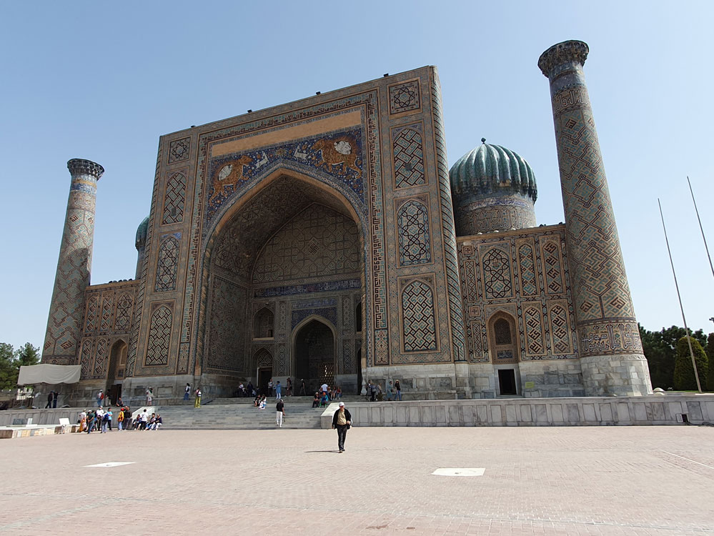 Registan Meydanı'ndaki Şirdor Medresesi