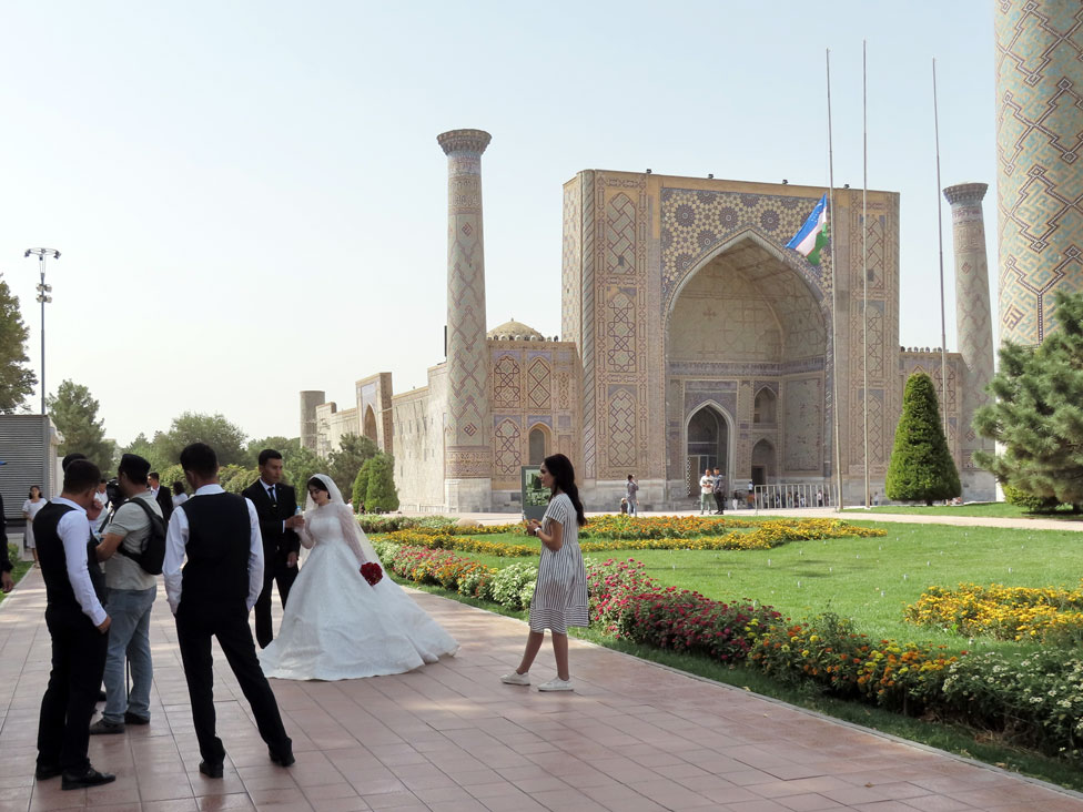 Registan'ın tarihi dekoru düğün fotoğraflarının da olmazsa olmazı