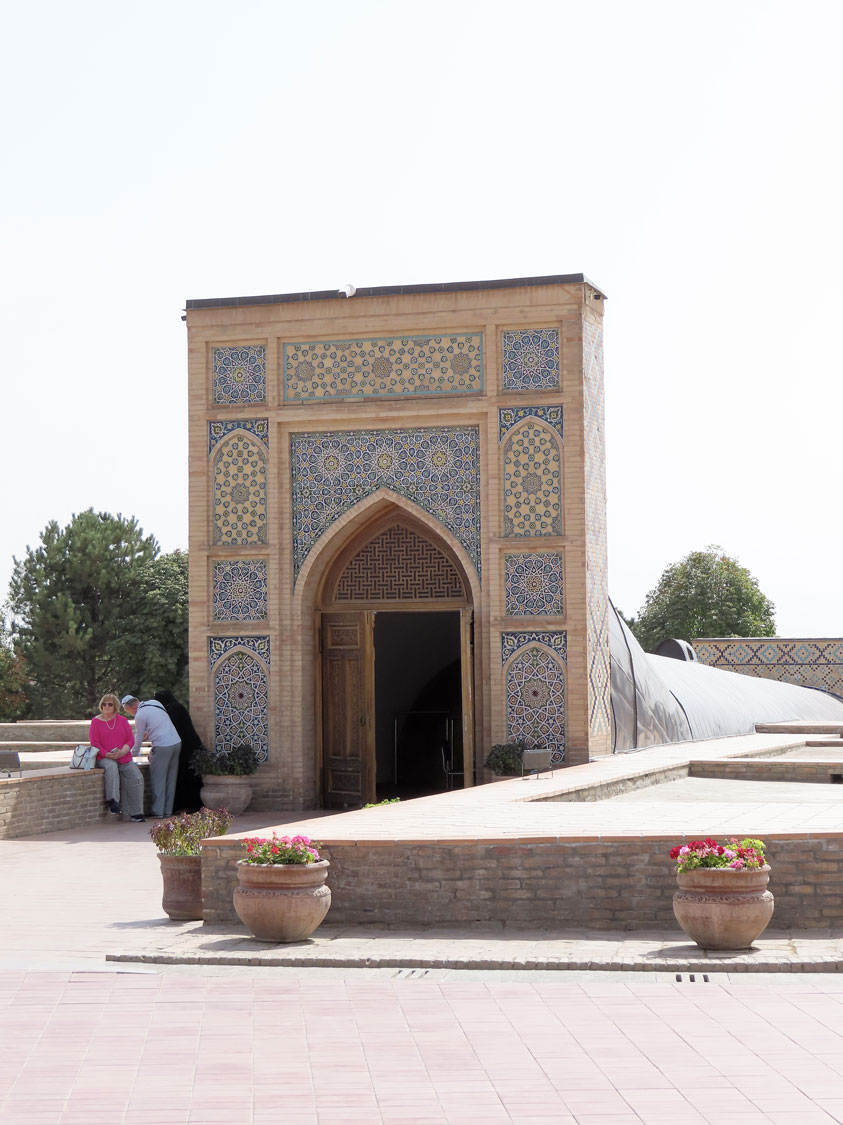 Timur'un torunu Uluğ Bey'in Semerkant'ta inşa ettirdiği rasathanenin ölçüm yapılan yeri